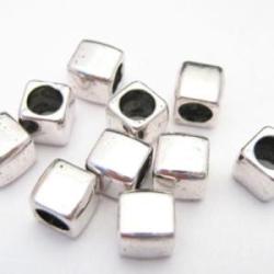  Square Metal bead Silver 6x6mm agujero 4mm